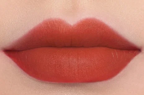Florasis S201 Vermillion Persimmon satin liquid lipstick on lips